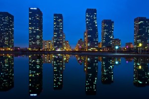 16岁小将田径决赛一枪抢跑被罚下，转身在接力项目里跑出全场最快一棒